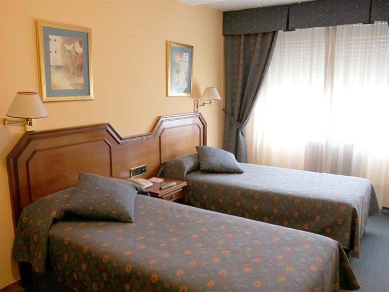 Hotel Universal Santiago de Compostela Room photo